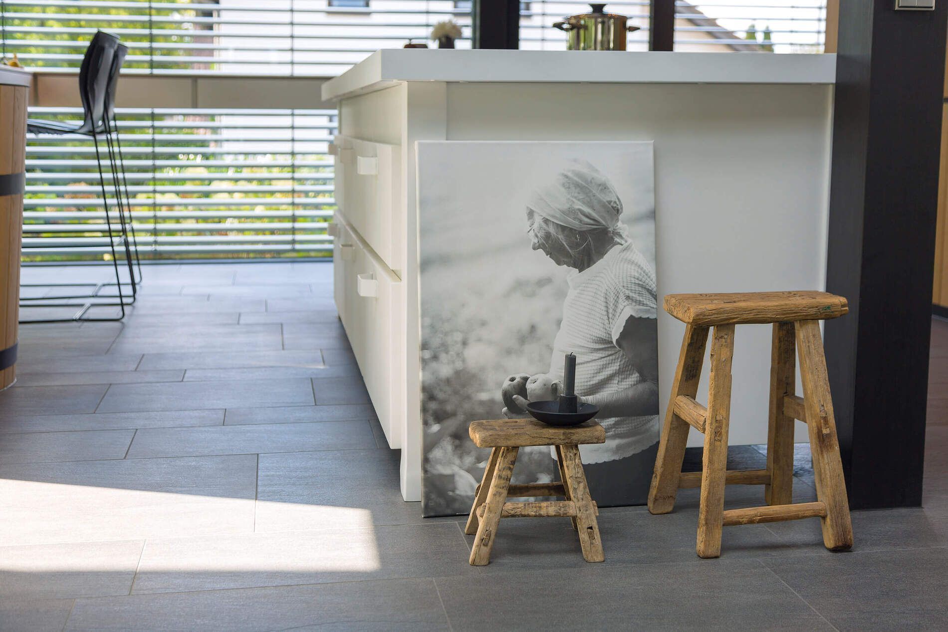 HUF Haus ART 3 mit ausgewählten Möbeln und Accessoires im Innenraum