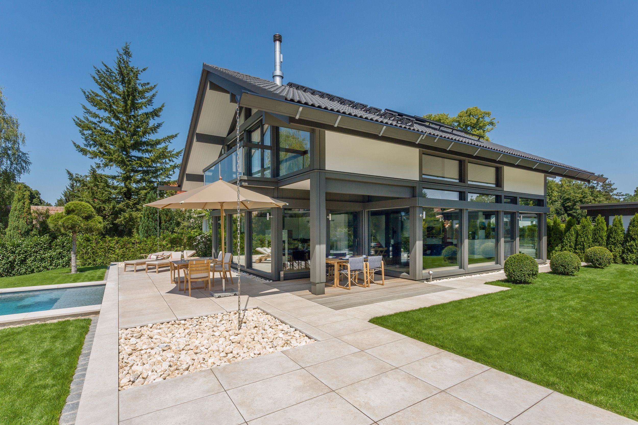Gemütliches Designhaus mit schönem Garten und Terrassenbereich
