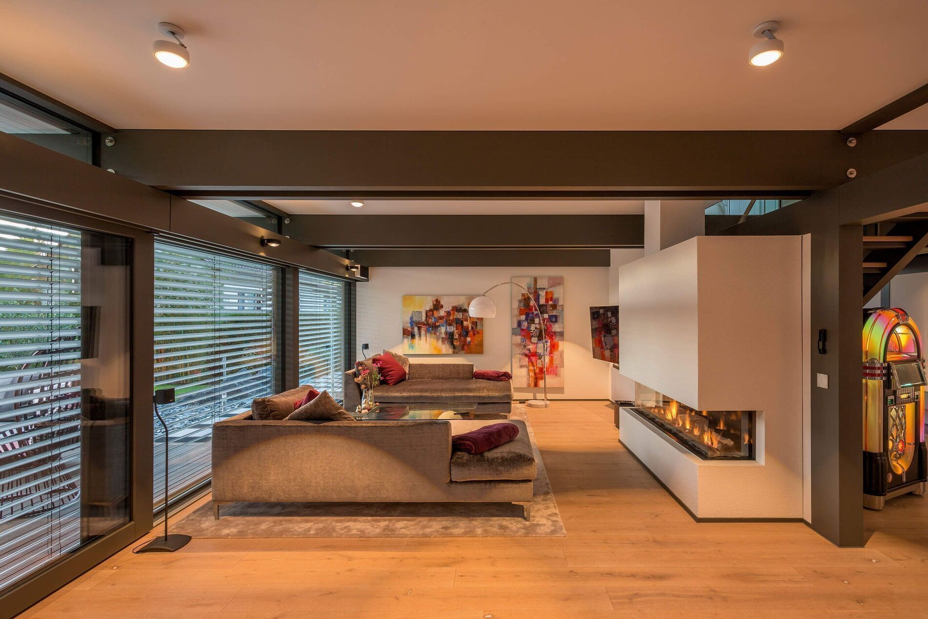 Stilvolles Wohnzimmer eines HUF Hauses mit gemütlicher Einrichtung