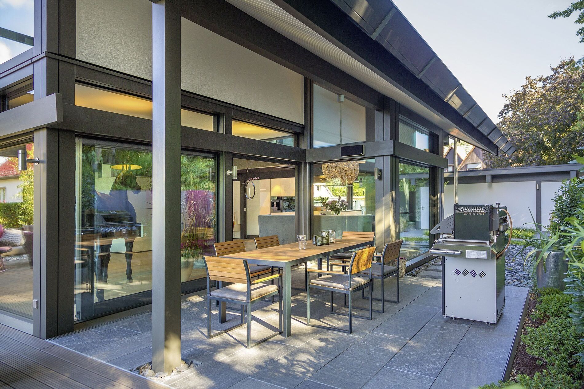 Lichtdurchflutetes HUF Haus mit zeitlosem Design und komfortabler Ausstattung