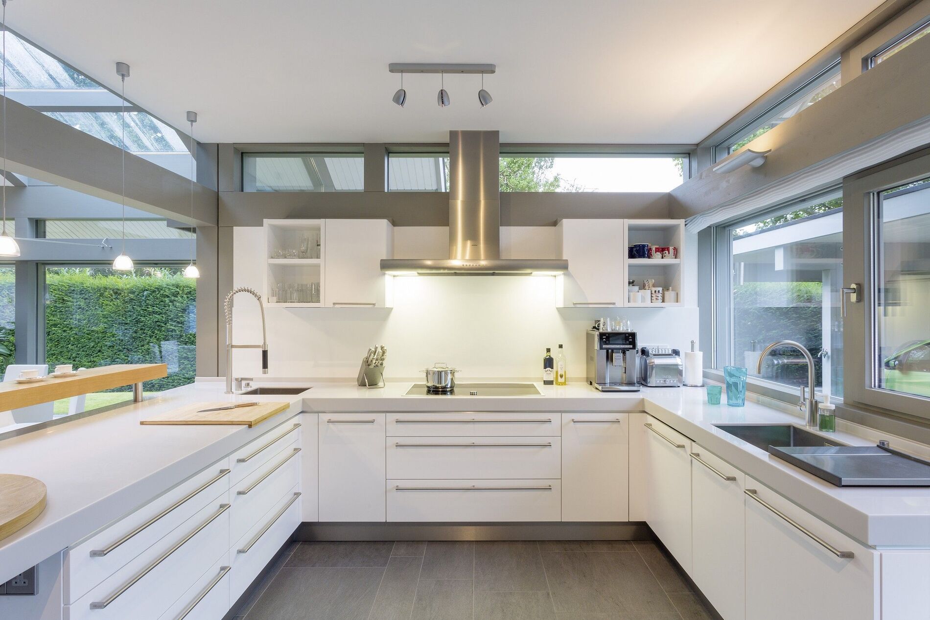 Moderne Küche im HUF Haus mit Fachwerkarchitektur Helle und funktionale Küche mit zeitlosem Design im HUF HAUS