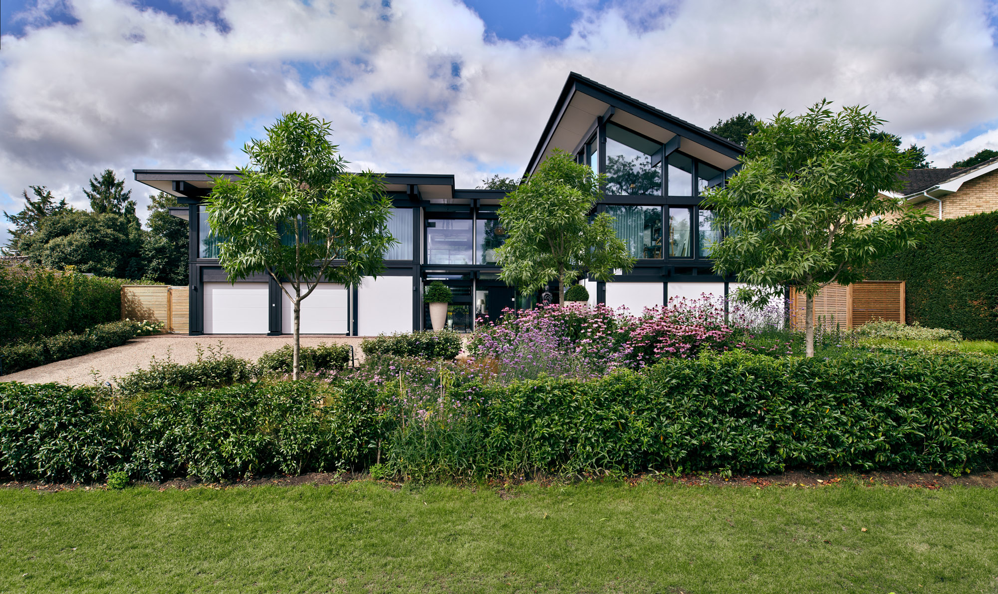 Hochwertiges Designhaus von HUF mit Garten und Stellplätzen