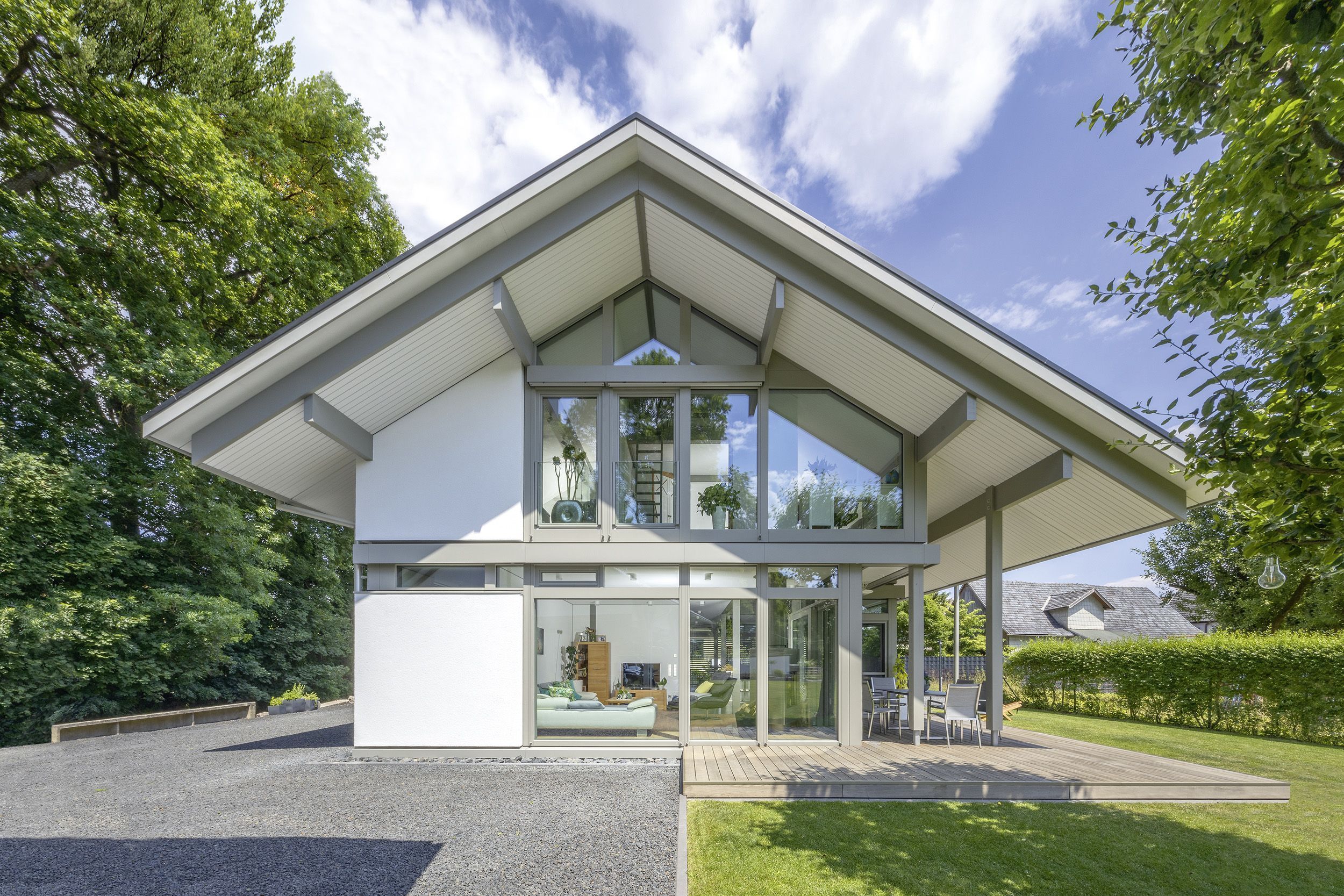 Stilvolles, gemütliches Familienhaus mit großzügigen Fenstern