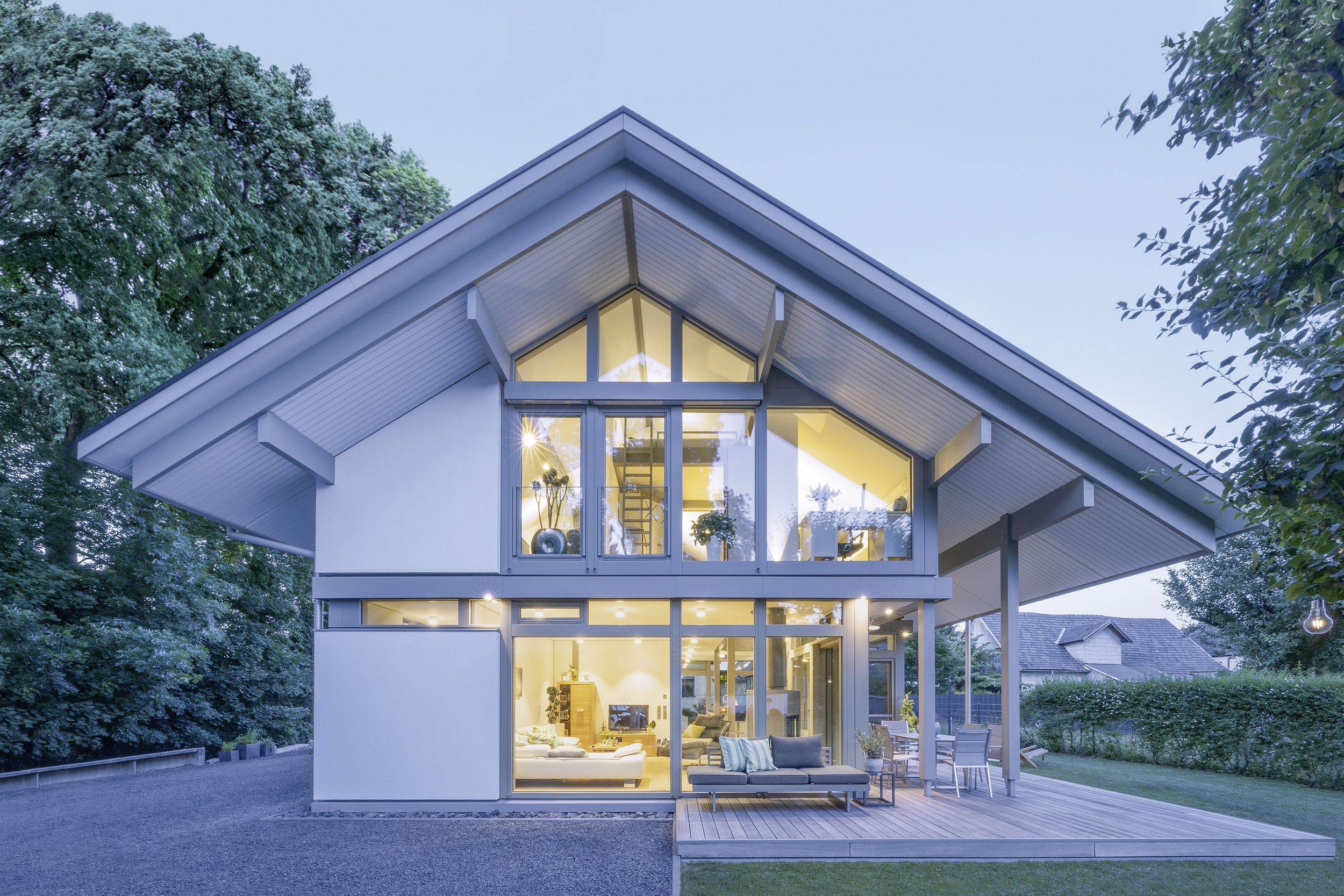 Gemütliches Familienhaus mit moderner Architektur und großem Garten