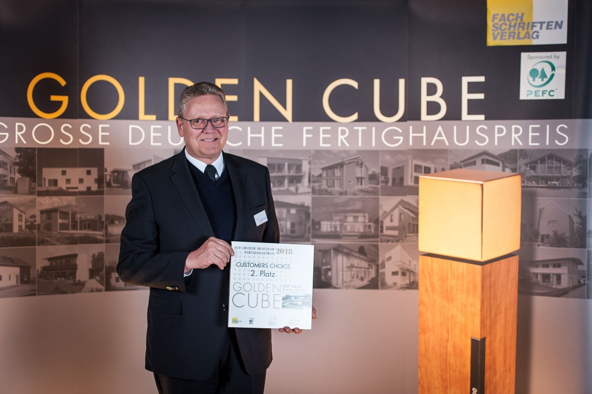 Preisverleihung Golden Cube 2023 Teilnehmer mit Auszeichnung bei Golden Cube Fertighauspreis 2023