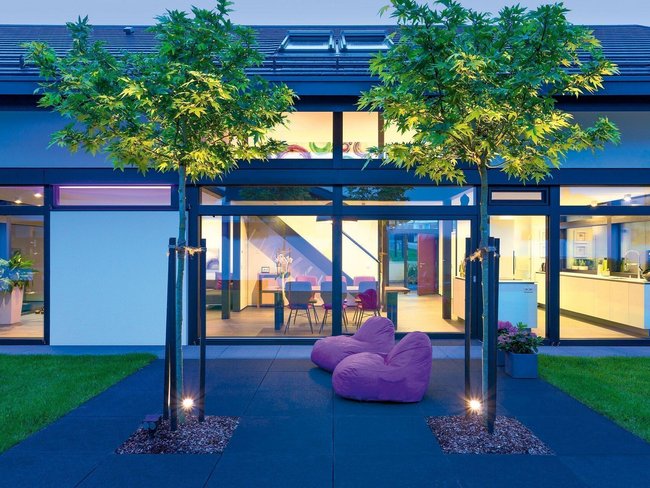 Stilvolles Architektenhaus mit gemütlichem Garten Gemütliches Familienhaus mit modernen Elementen und schöner Außenanlage