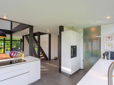 Stilvolles Familienhaus mit moderner Küche Gemütliches Architektenhaus mit offener Wohnküche