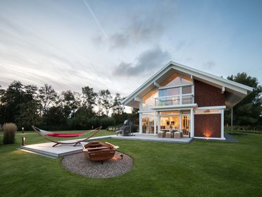 Stilvolles Architektenhaus im Grünen Gemütliches Familienhaus mit moderner Architektur und Garten
