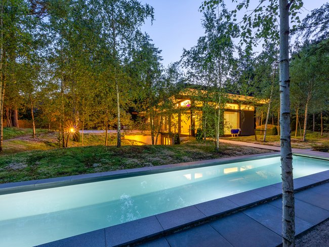 HUF Bungalow in der Natur mit modernem Design und Pool
