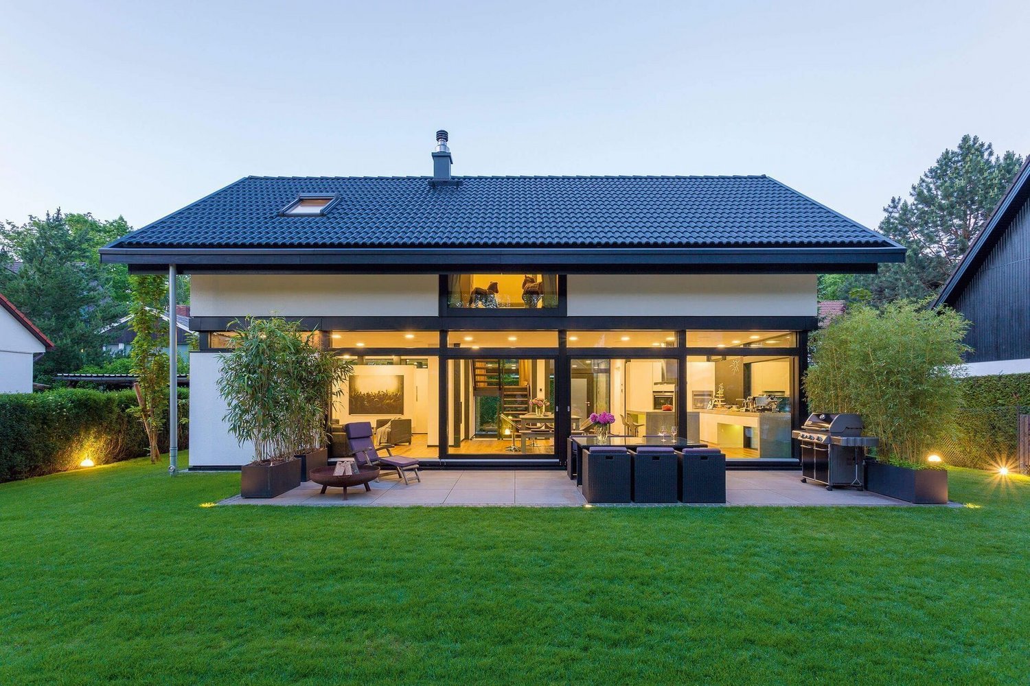 Stilvolles Architektenhaus mit Garten Gemütliches Familienhaus mit modernem Design und Garten