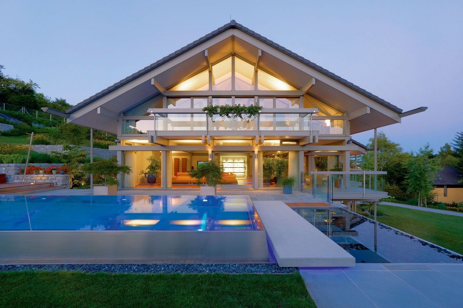 HUF Haus Art 5 grau Pool 4 Moderne Fachwerkarchitektur mit eleganter Ausstattung und Schwimmbad