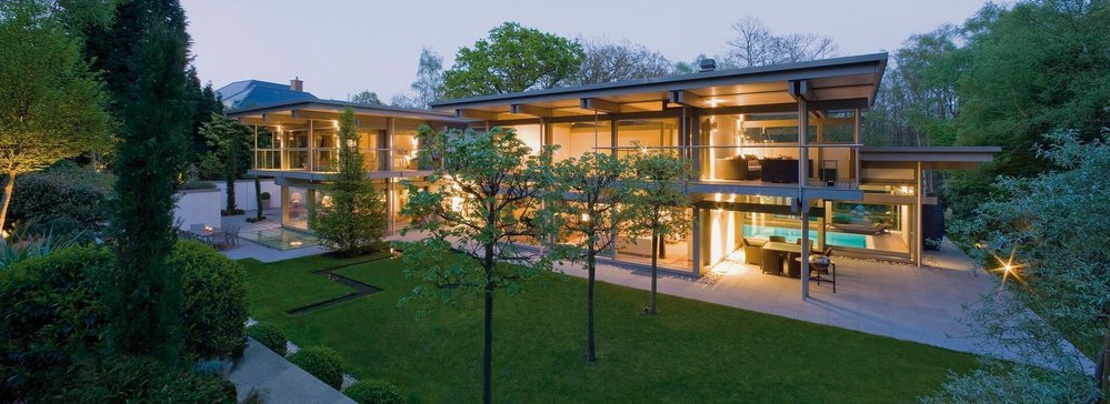 Exklusive moderne Architektur mit klarem Design und hochwertigen Materialien