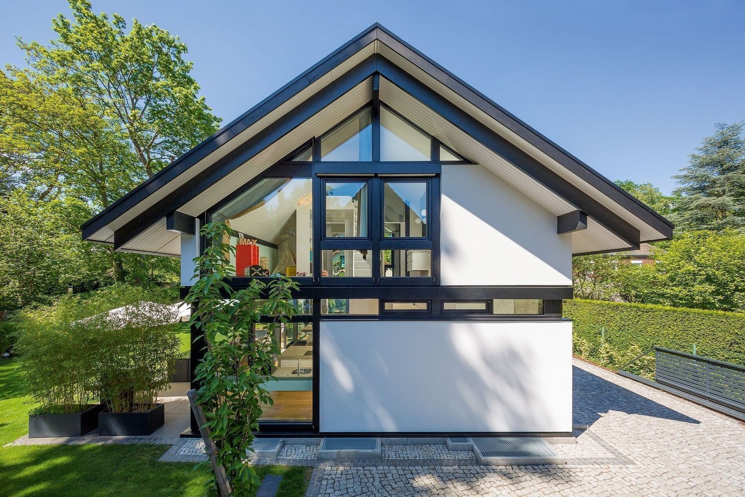 Stilvolles Architektenhaus inmitten der Natur Gemütliches Familienhaus mit modernem Design und Garten