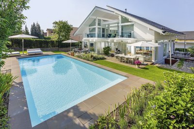 Moderne Fachwerk-Villa mit Pool und schönem Gartenbereich