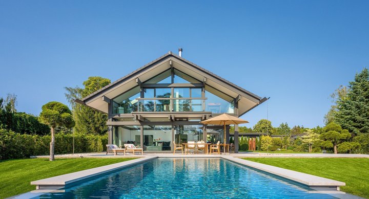 Modernes Architektenhaus mit Garten und Pool Gemütliches Designhaus mit schönem Garten und Swimmingpool