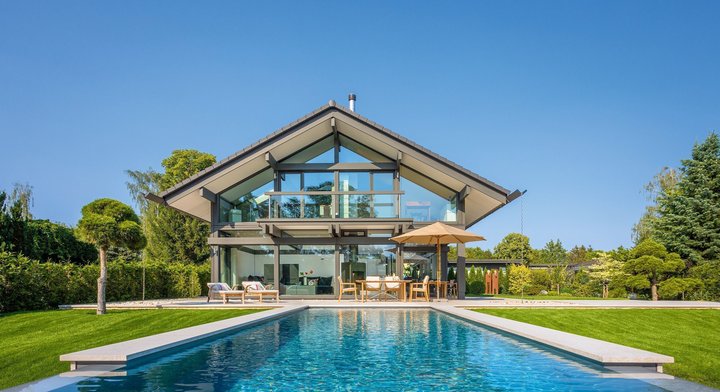 Gemütliches Designhaus mit schönem Garten und Swimmingpool