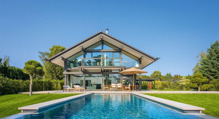 Gemütliches Designhaus mit schönem Garten und Swimmingpool