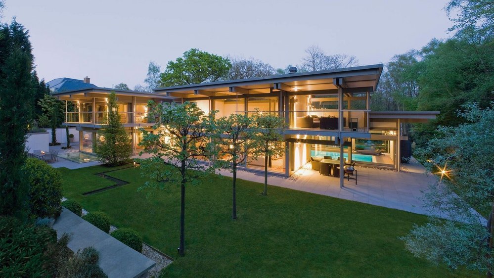 Modernes Flachdach Traumhaus im grünen Ambiente Exklusives modernes Flachdachhaus mit klaren Linien und hochwertiger Materialwahl